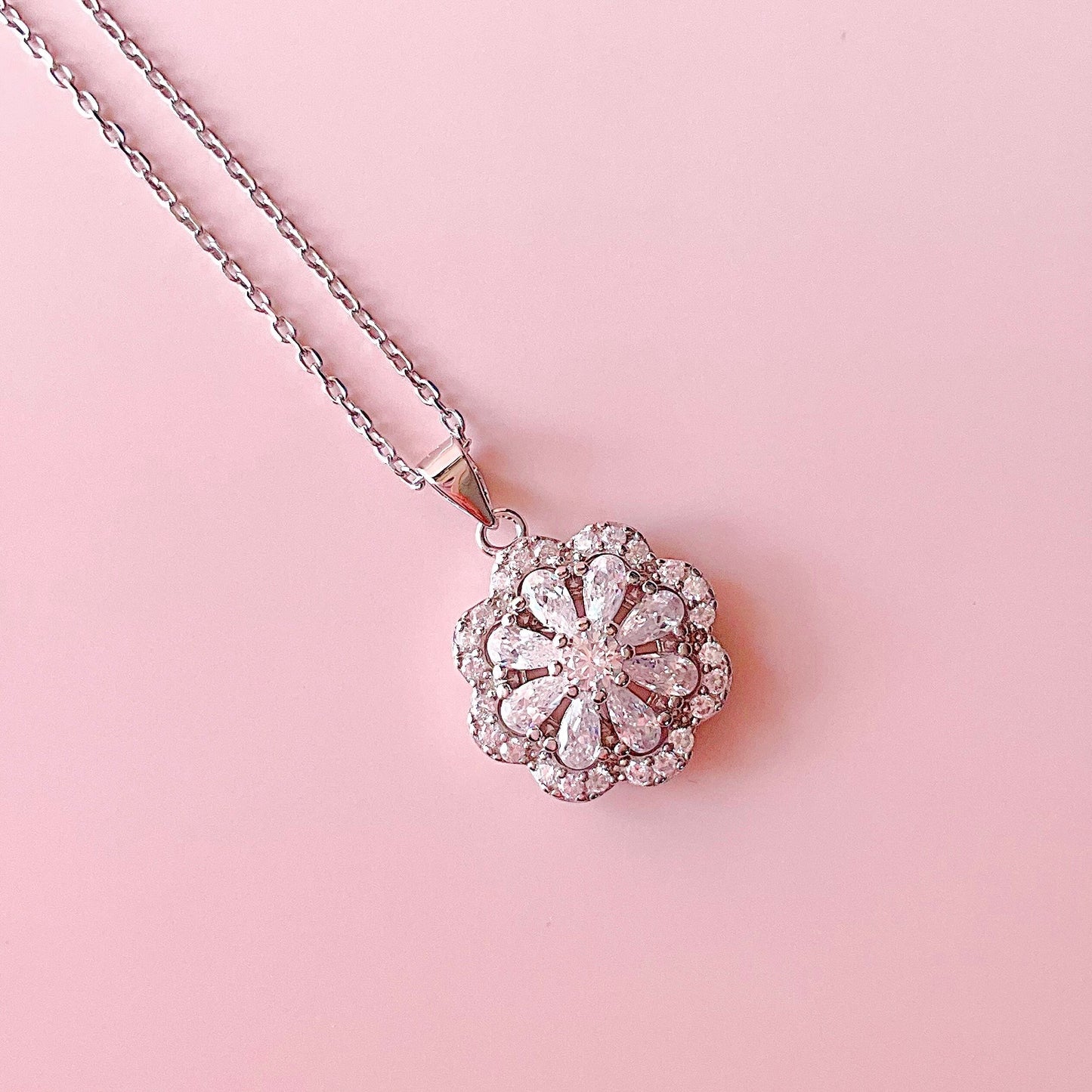 Bloom necklace
