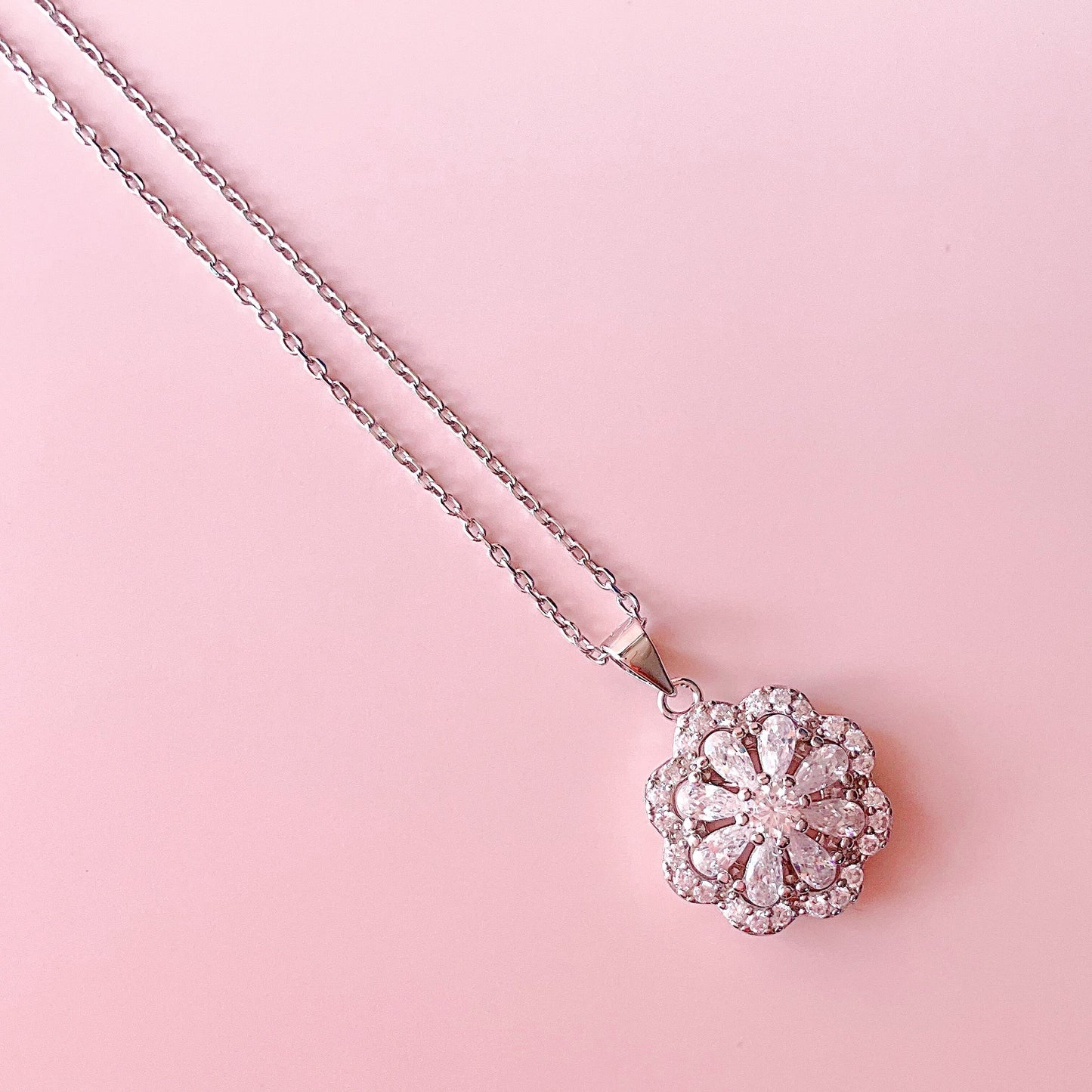 Bloom necklace