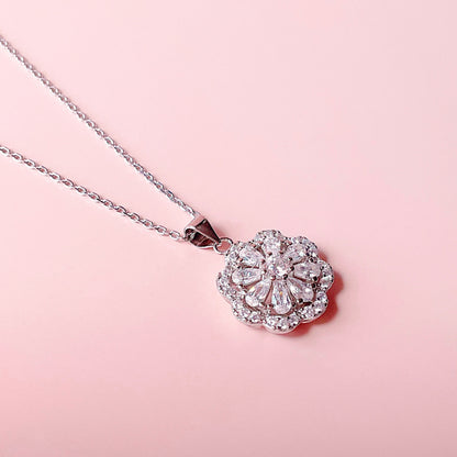 Bloom necklace